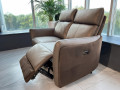 Кожаный двухместный диван реклайнер Трино в интерьере
